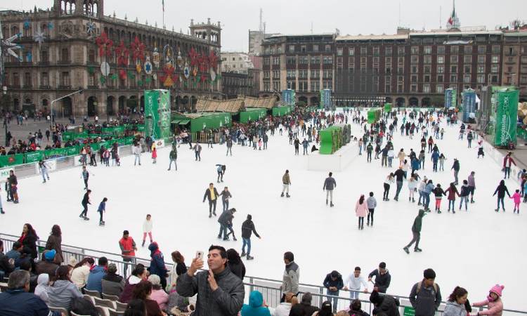 Photo of ¿Y la Navidad? CDMX cancela pista de patinaje del Zócalo por COVID