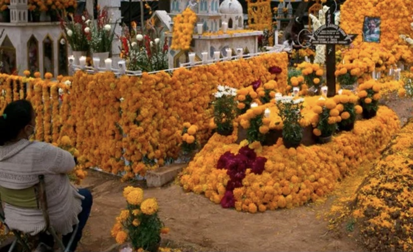 Photo of México celebra Día de Muertos con restricciones en panteones abiertos o desde casa