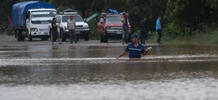 Photo of Municipios incomunicados en Nicaragua, tras el paso del huracán «Iota»