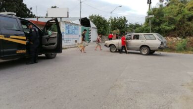 Photo of Zafarrancho a pedradas en  Cinco Colonia tras un accidente vial