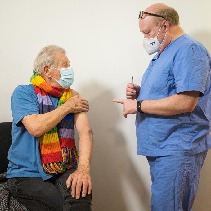 Photo of Ian McKellen “Galdalf” se dice eufórico y afortunado tras vacunarse contra el Covid-19