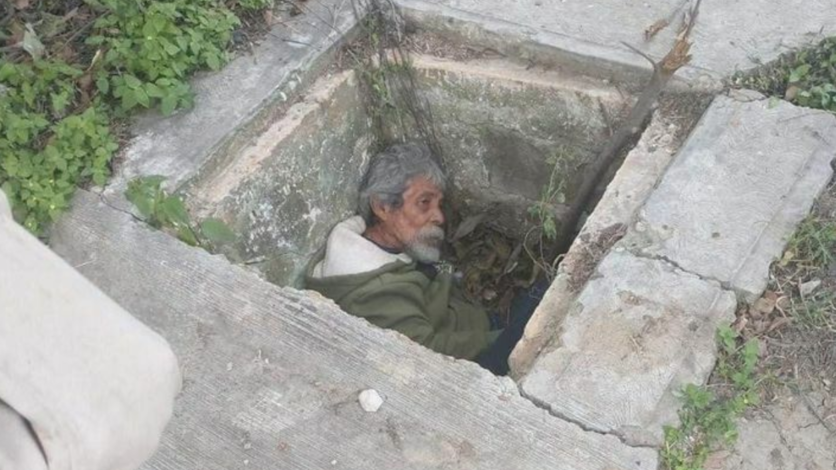 Photo of Rescatan a abuelito que vivía en alcantarilla para sobrevivir del frío en Tamaulipas