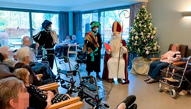 Photo of Papá Noel visita hogar de ancianos y contagia de Covid-19 a más de 100 personas