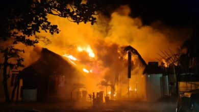 Photo of Incendio arrasa con más de 10 locales comerciales en la zona costera de Tulum
