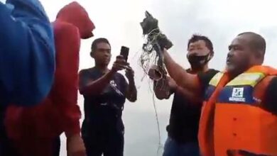 Photo of Tras desaparecer de los radares, hallan escombros del avión indonesio y restos humanos en aguas de Yakarta