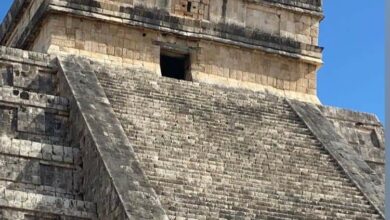 Photo of Turista sube al Castillo de Chichén Itzá, violó los protocolos de seguridad