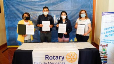 Photo of El alcalde Diego Ávila, Kit Bing Won y Elsy Comas firman convenio de colaboración