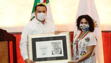 Photo of Andrea Herrera, recibe la medalla Héctor Herrera “Cholo”