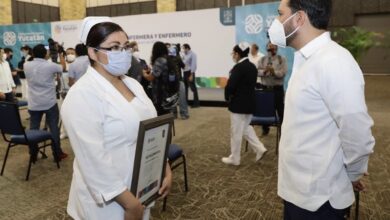 Photo of Reconoce Mauricio Vila el esfuerzo, empeño y vocación de servicio de las enfermeras y los enfermeros yucatecos
