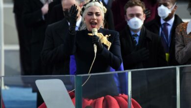 Photo of Gaga canta el himno de EU y JLo pide «Una nación en libertad y justicia para todos’, durante la toma de protesta de Biden