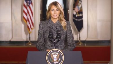 Photo of Melania Trump se despide llamando a la paz