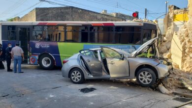 Photo of Se estrella contra predio y derrumba muro; 9 lesionados