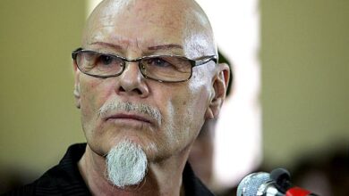 Photo of Cantante preso por pedofilia recibe vacuna contra Covid y desata críticas