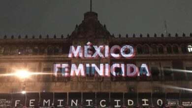 Photo of «México feminicida»: proyectan frases en Palacio Nacional como protesta previa a 8M