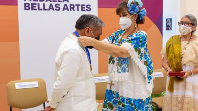 Photo of El escritor y promotor cultural Feliciano Sánchez Chan recibe la Medalla Bellas Artes 2021