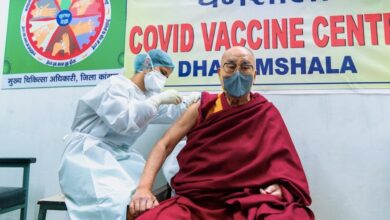 Photo of El líder espiritual tibetano, el Dalai lama recibe la primera dosis de vacuna contra el COVID-19