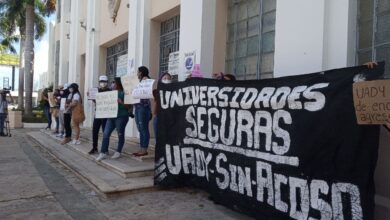 Photo of Protestan contra la UADY por caso de Estefanía