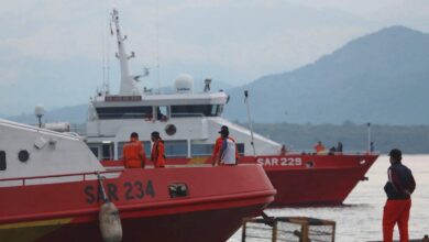 Photo of Indonesia declara hundido un submarino con 53 tripulantes tras hallar restos en la zona de rastreo