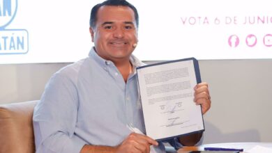 Photo of Renán Barrera firma compromiso “3 de 3” con la transparencia