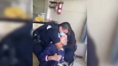 Photo of Exhiben nuevo abuso policial ahora en Tijuana; asfixian a detenido