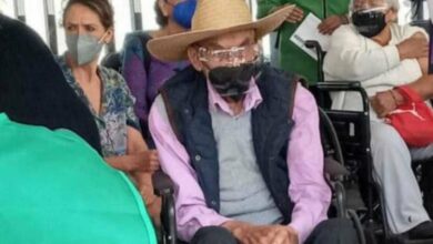 Photo of Tras más de 10 años, reaparece el ex presidente priista Luis Echeverría; recibe vacuna contra COVID