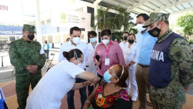 Photo of Vila supervisa la vacunación en el módulo habilitado en el Cobay, al poniente de Mérida
