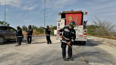 Photo of Volquete tira grava y polvo sobre periférico de Mérida