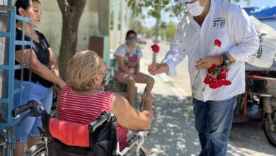 Photo of Jorge García “Totocho” consiente a las mamás del V Distrito local