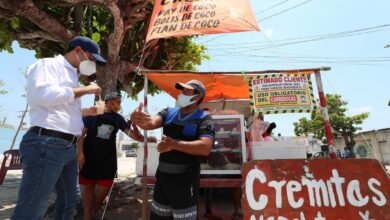 Photo of Mauricio Vila disfruta de una rica cremita de coco en Progreso