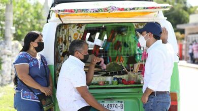 Photo of Vila acudió a un negocio local de artesanías y pinturas al óleo en Sinanché