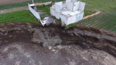 Photo of Socavón en Puebla derrumba barda de casa que se encuentra en el lugar