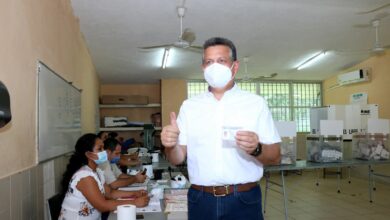 Photo of Alcalde Alejandro Ruz vota en casilla del fraccionamiento Francisco de Montejo