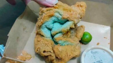 Photo of Mujer ordena pollo pero le envía una toalla «frita»