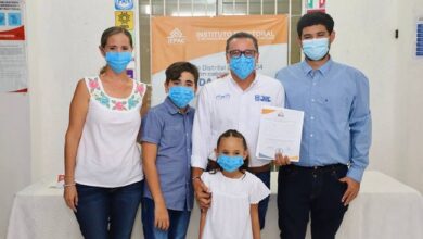 Photo of Víctor Hugo Lozano recibe constancia de mayoría y anuncia que regresa a la calle