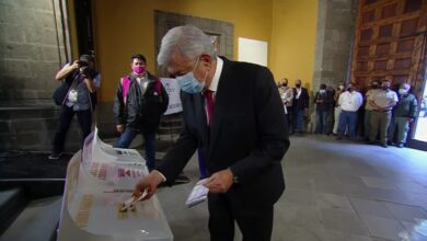 Photo of “¡Viva la democracia!”: el presidente López Obrador emite su voto junto con su esposa Beatriz Gutiérrez