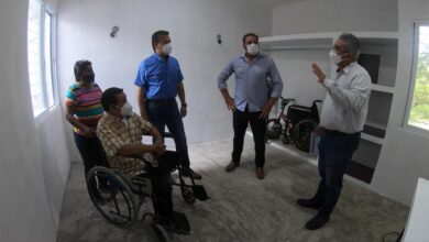 Photo of Alcalde Alejandro Ruz supervisa hogar con adaptaciones para una persona con discapacidad