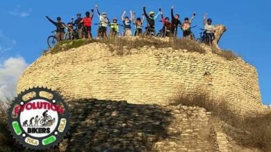 Photo of Bikers suben a pirámide de Tula con todo y bicis y causan daños