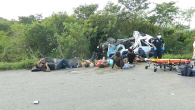 Photo of Asciende a siete fallecidos por el choque de un trailer y una combi