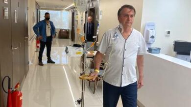 Photo of «En breve, de vuelta al campo»: Bolsonaro publica una foto caminando por el hospital