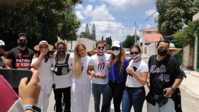 Photo of Niurka se une a las protestas por Cuba en Mérida