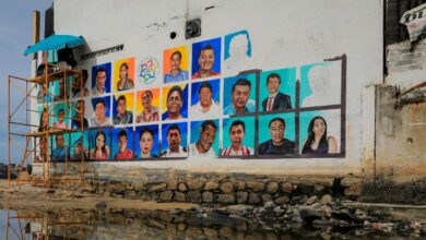 Photo of Pintan rostros de desaparecidos en un mural en la playa de Acapulco