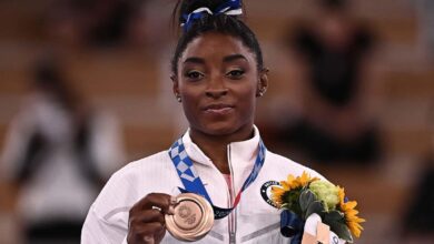 Photo of Simone Biles regresa y se lleva una medalla de bronce en la viga de equilibrio