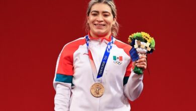 Photo of La halterofilista Aremi Fuentes da a México tercera medalla en Tokio 2020