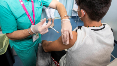 Photo of ‘Desviar’ vacunas a niños a través de amparos quita dosis a personas con mayor riesgo, dice López-Gatell