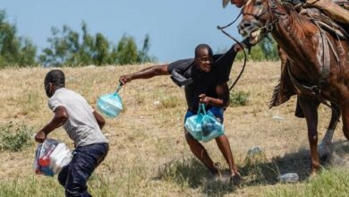 Photo of Casa Blanca lamenta el posible uso de látigos contra haitianos en su frontera
