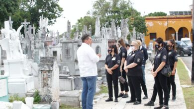 Photo of Estudiantes españoles cautivados con el Cementerio General