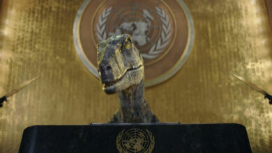 Photo of “No elijan la extinción”: dinosaurio irrumpe en la ONU y da mensaje