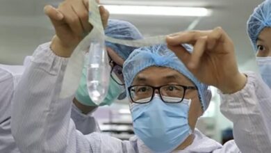 Photo of Un ginecólogo malasio crea el «primer preservativo unisex» del mundo
