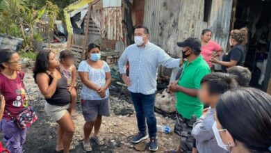 Photo of Renán Barrera visitó y atendió a las familias de las colonias afectas por incendios