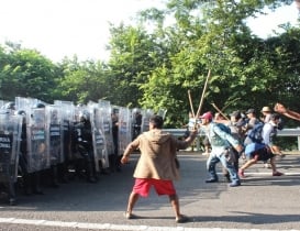 Photo of Caravana migrante choca con la Guardia Nacional en Chiapas